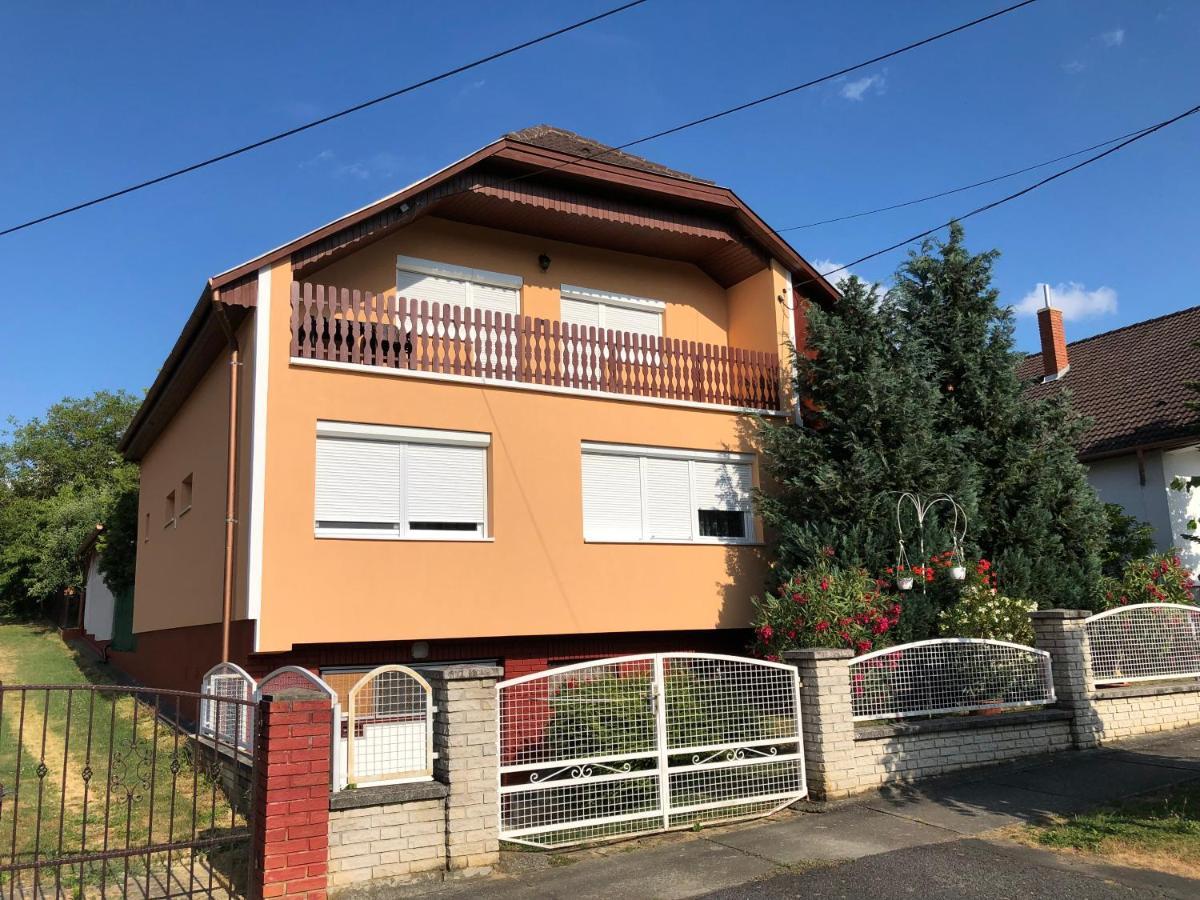 Zsuzsi Apartman Zalakaros Exterior foto
