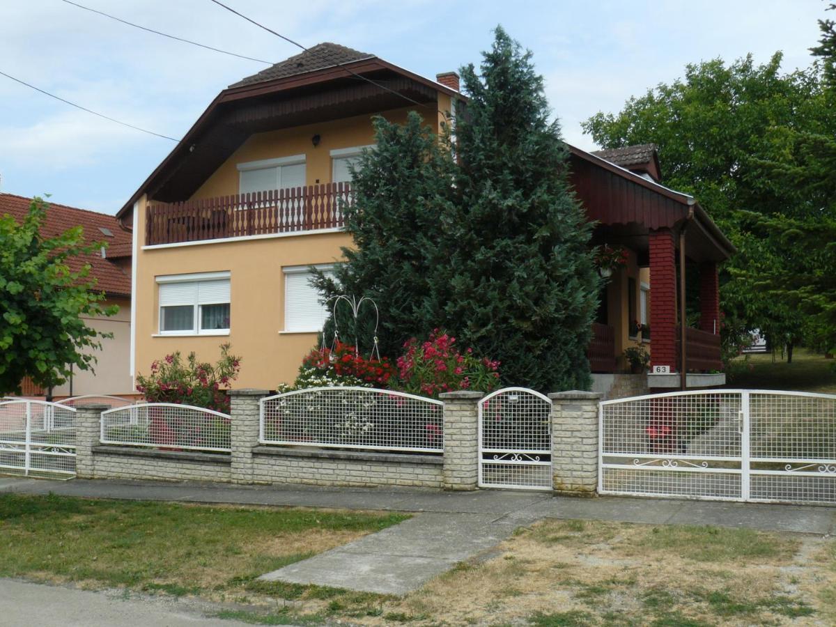 Ferienwohnung Zsuzsi Apartman Zalakaros Exterior foto