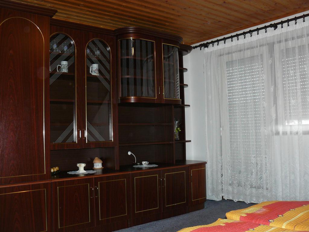 Zsuzsi Apartman Zalakaros Zimmer foto