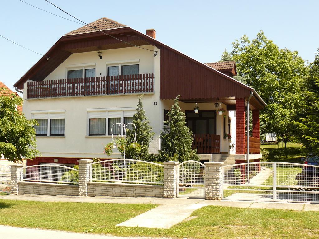 Zsuzsi Apartman Zalakaros Exterior foto